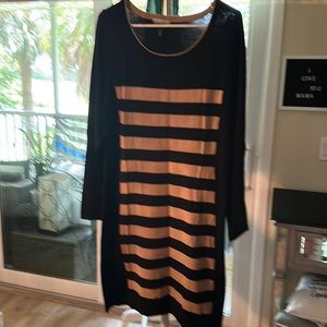 Long sleeve black w/tan lines